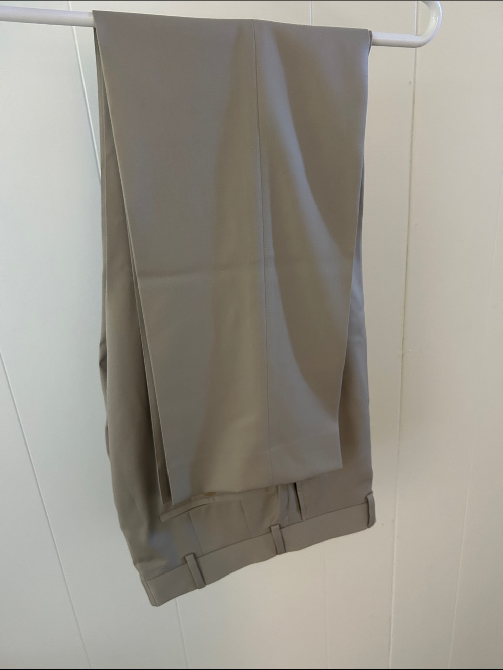 Hugo Boss Men's Flat-Front Dress Shorts in Light Gray-Taupe